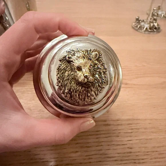 St. John Shaker - Picture 2 of 3